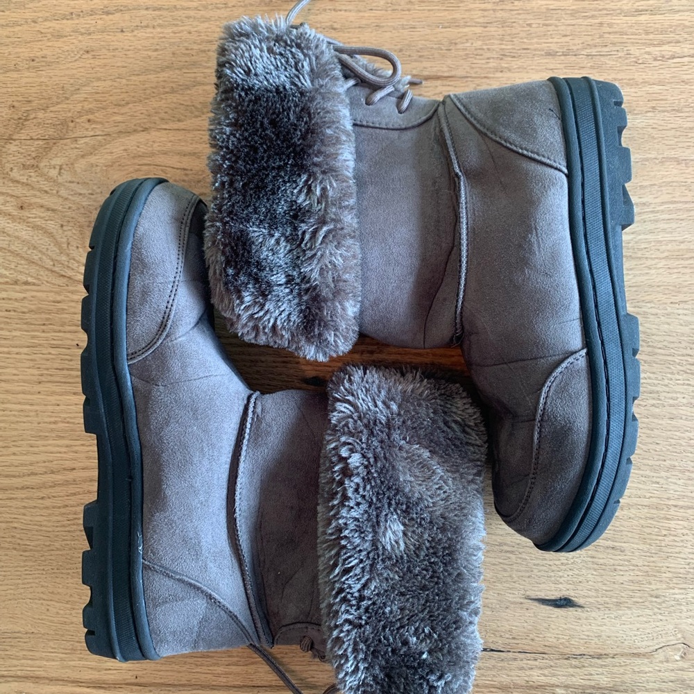 Seven Dials Faux Fur Winter Tan Boots Faux Suede Women’s 7 Lace Up Back Preowned